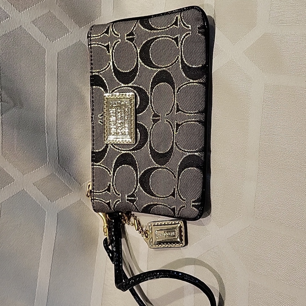 Coach Poppy Wristlet